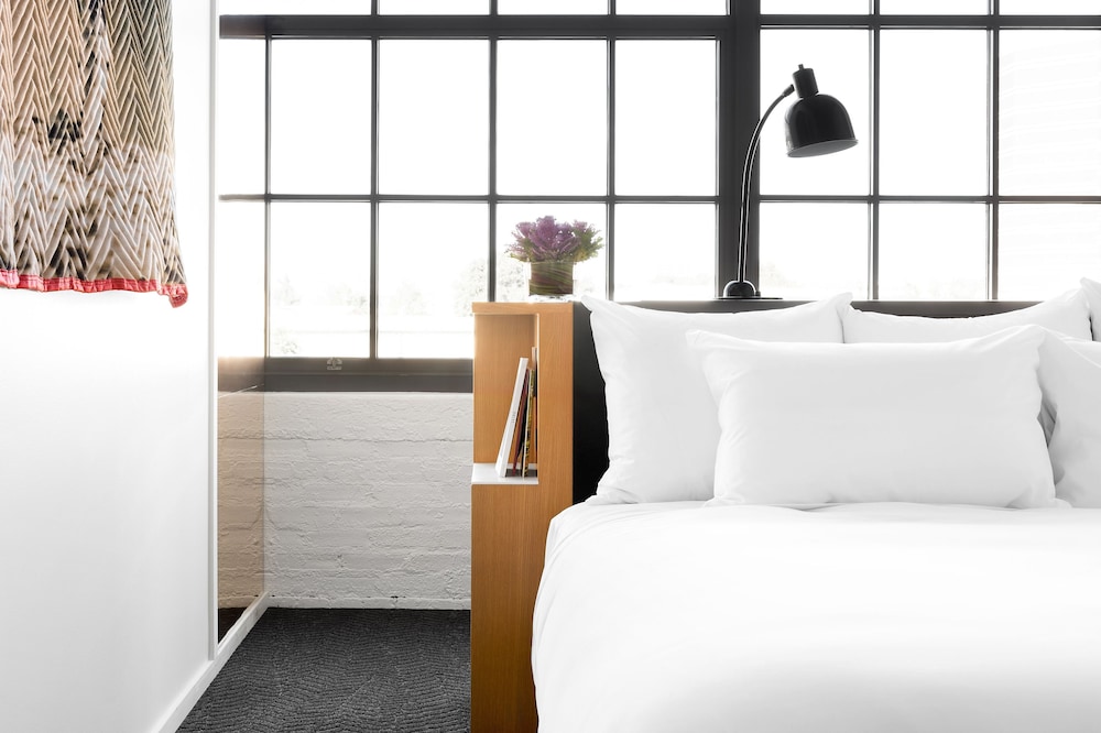 Fordson Hotel Unbound Collection by Hyatt 18/65