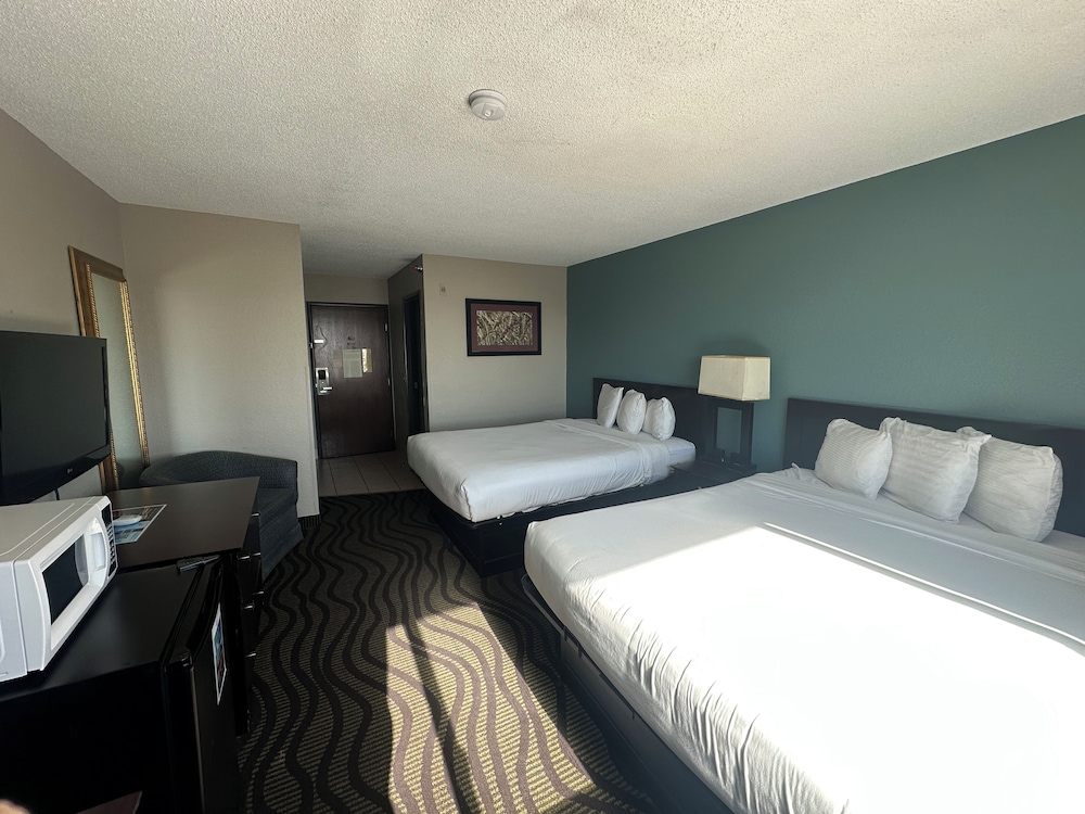 Baymont Inn & Suites by Wyndham Lincoln NE 14/47