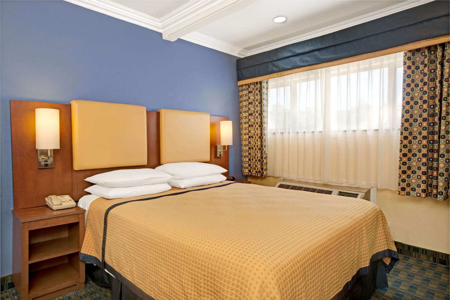 Days Inn by Wyndham San Francisco - Lombard 13/24