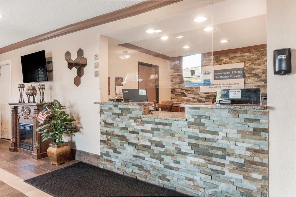 American Inn & Suites Metro Airport 2/27