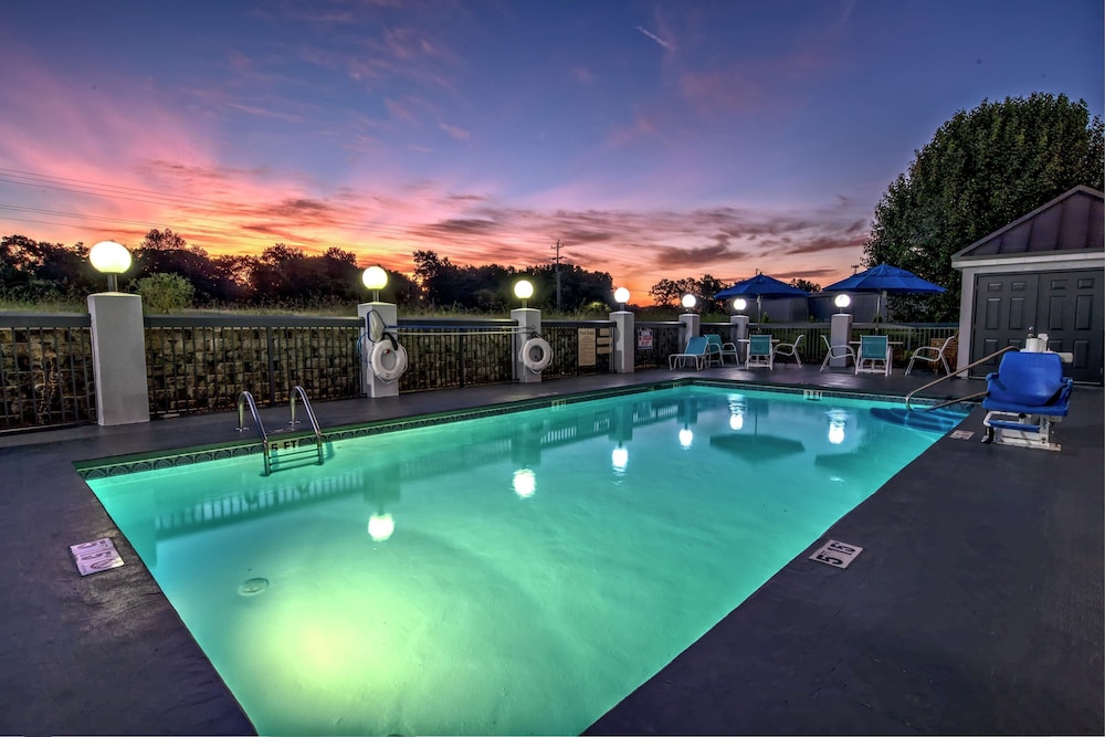 Hampton Inn Tullahoma 4/38