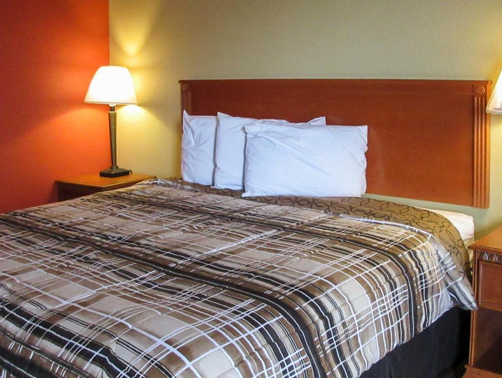 Rodeway Inn Murfreesboro Downtown photo2