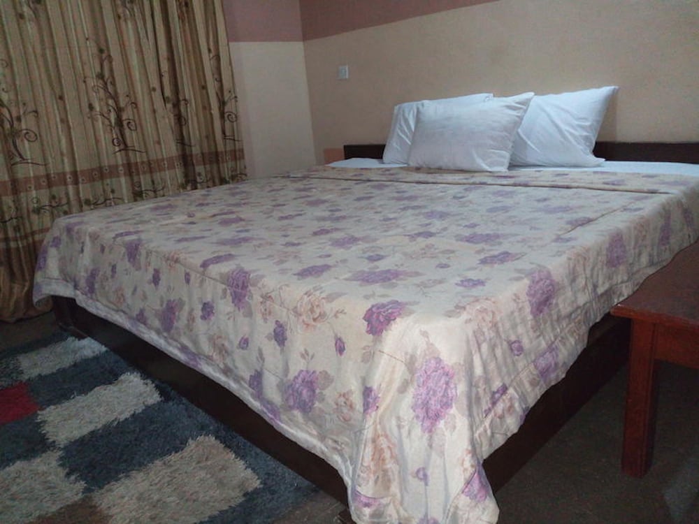 First Laurel Hotel & Suites 10/19