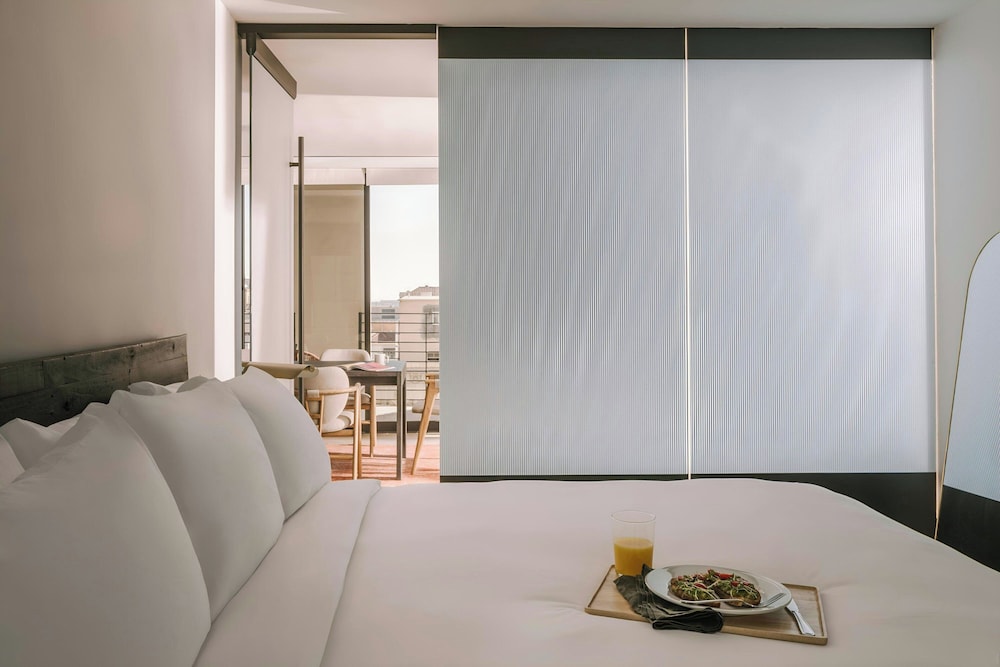 Sonder by Marriott Bonvoy The Winfield Apartments Downtown LA 19/58