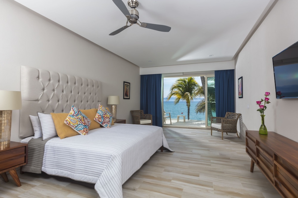 Vista Vallarta All Suites on the Beach 29/75