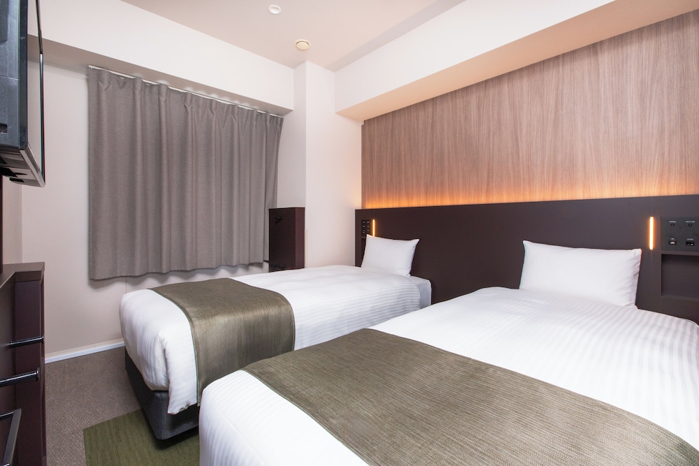RENOVATED, MODERATE, TWIN BEDS