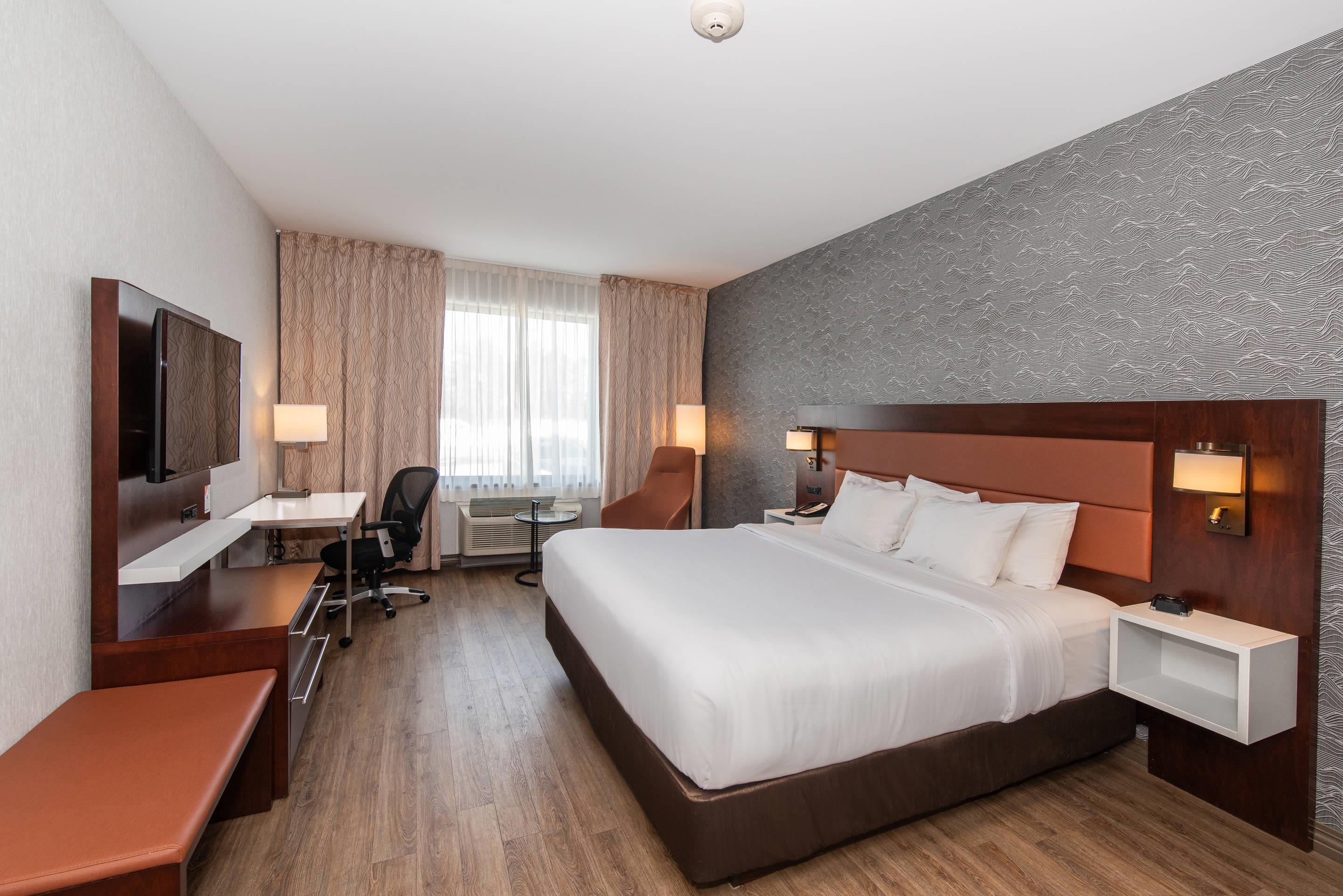 غرفة بسرير كينج، Quality Inn and Suites Val d Or, QC 5/10