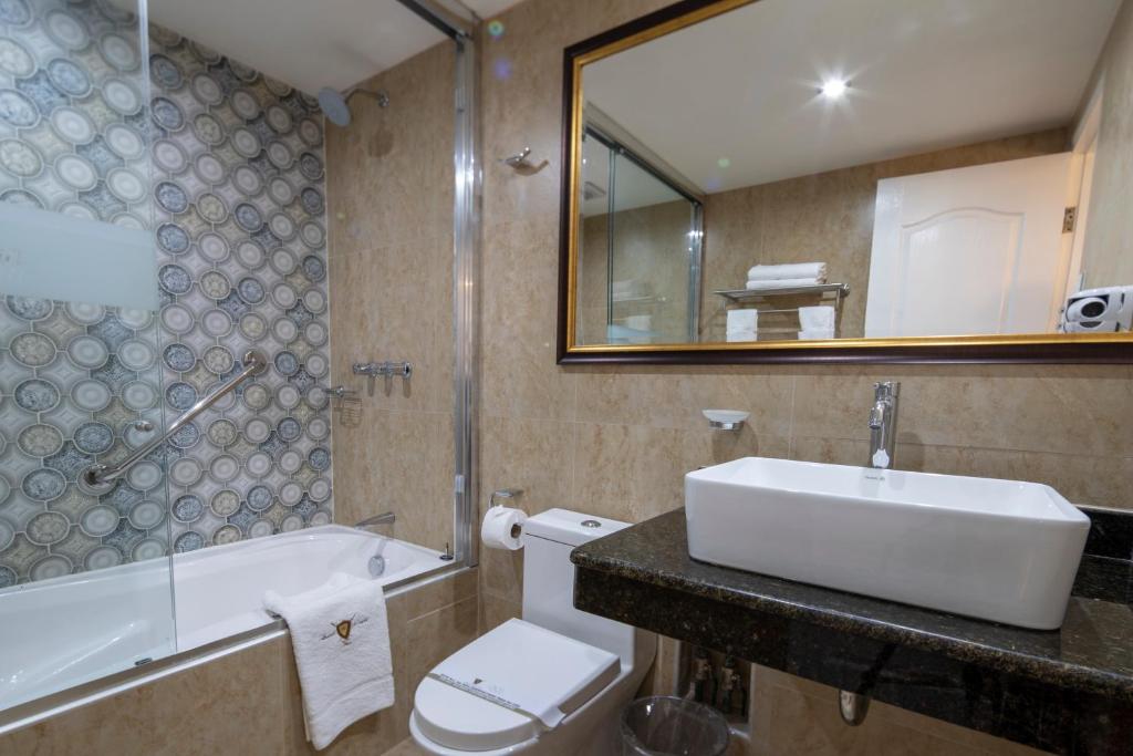 جناح، Hotel Rojas 3/4