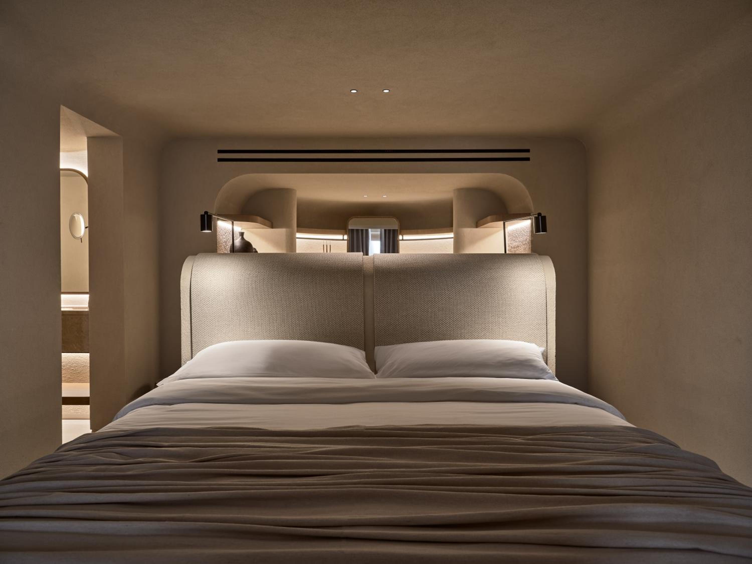 Aeon, Suite, Inland View