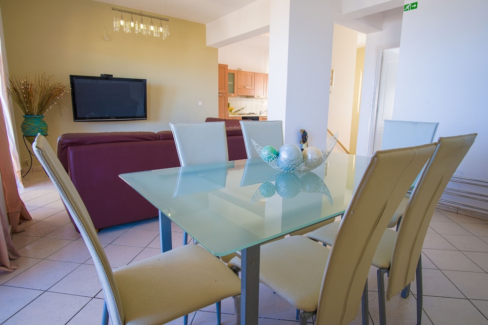 Blue Villas 30/50