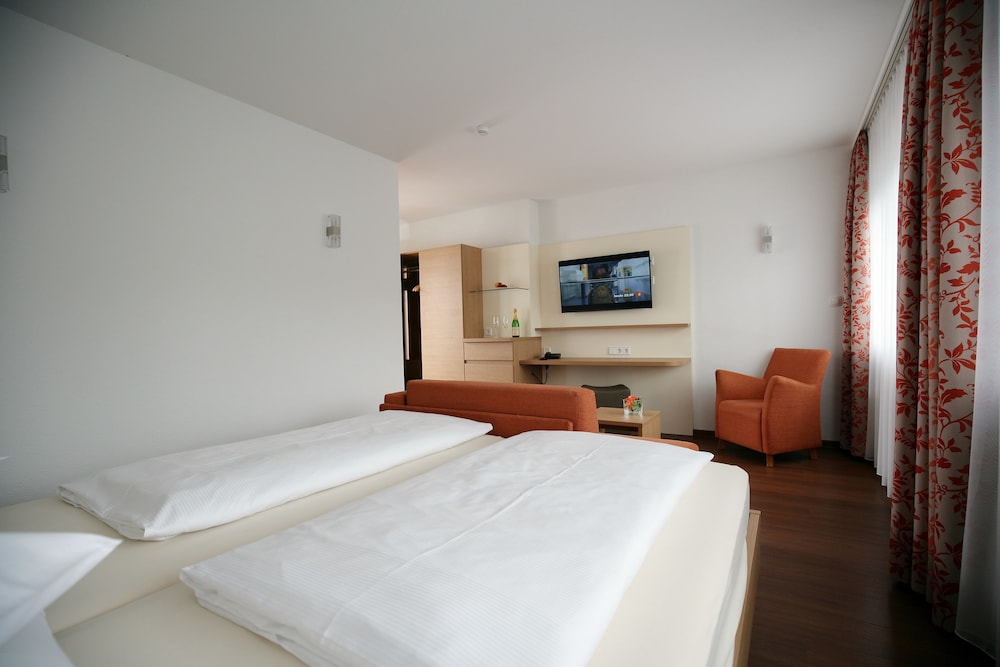 Badhotel Restaurant Stauferland 10/75