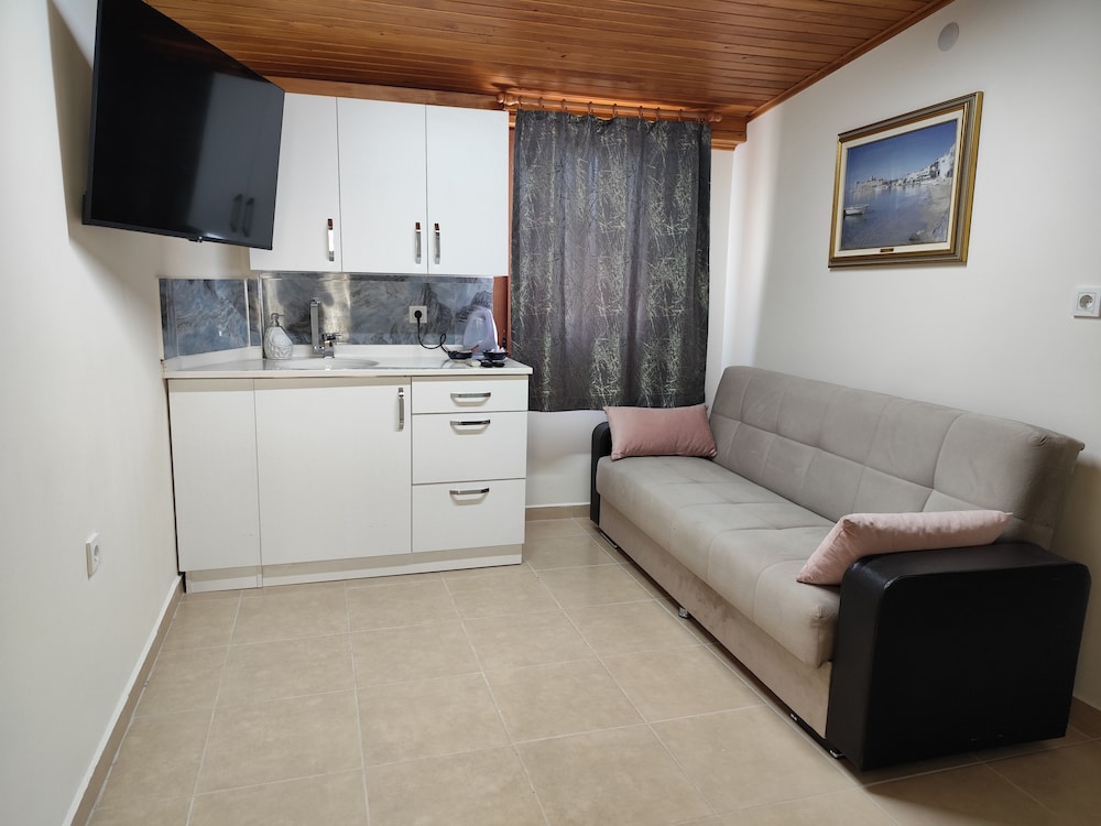 AVE MARIA HOTEL 39/65
