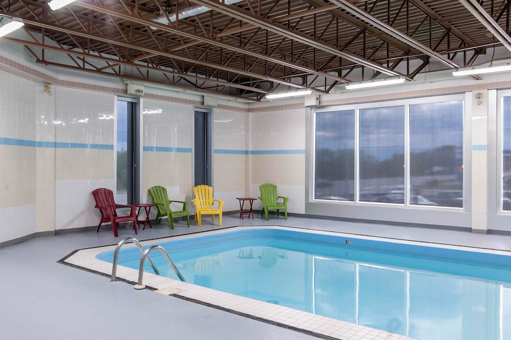 Quality Hotel & Suites Gander 26/37