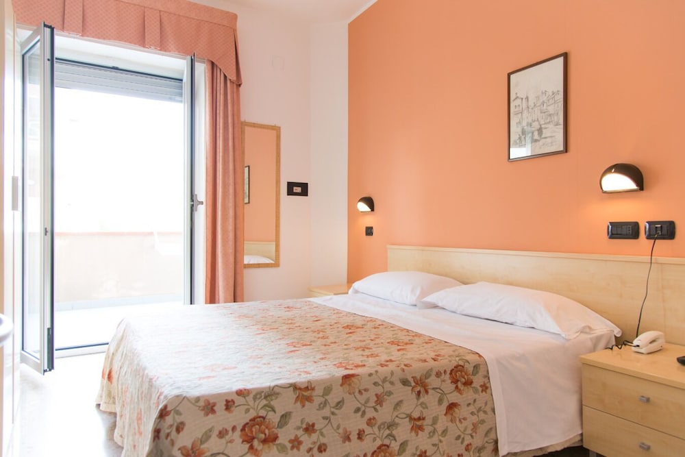 Hotel Saint Tropez 5/30