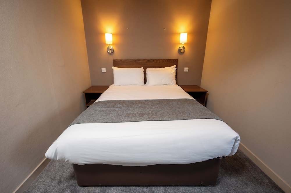 ROOM, DOUBLE BED