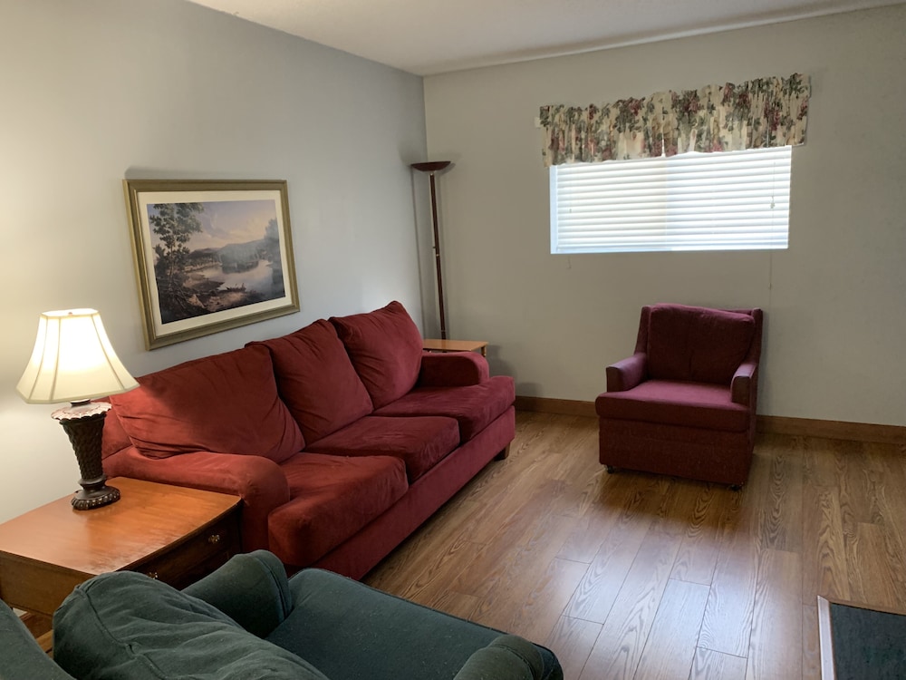 Oak Square Condominiums 29/50