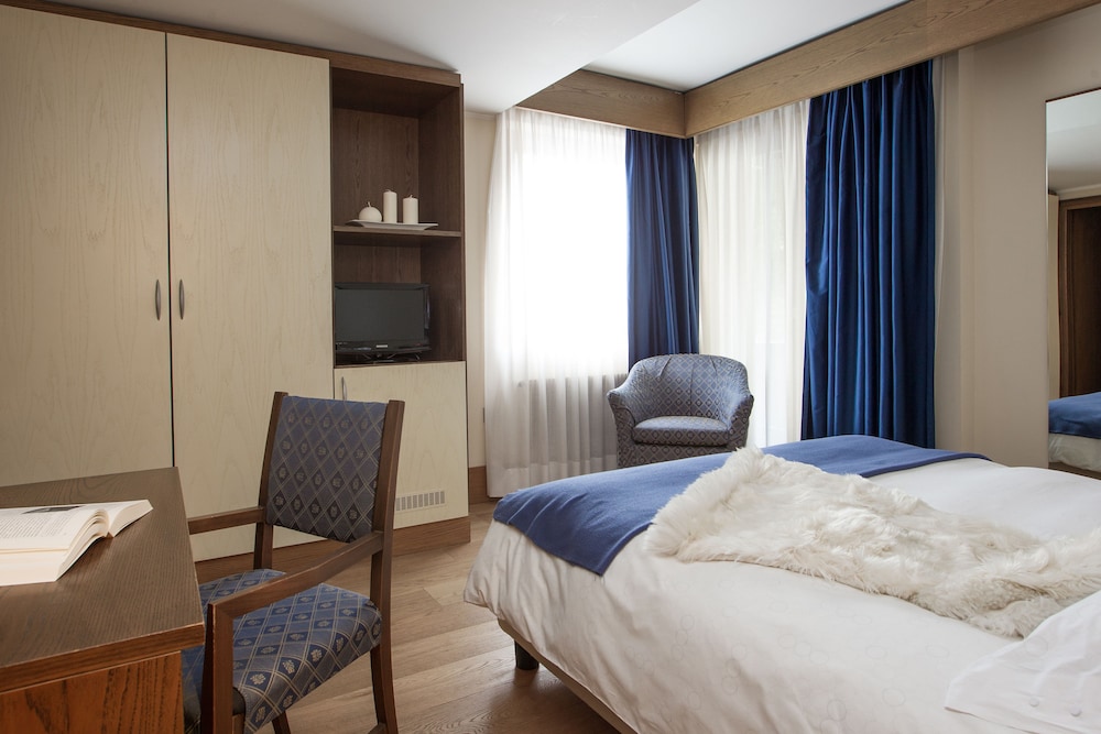 غرفة رباعية بسرير مزدوج وسريرين منفصلين، Hotel Palace Wellness And Beauty 3/6