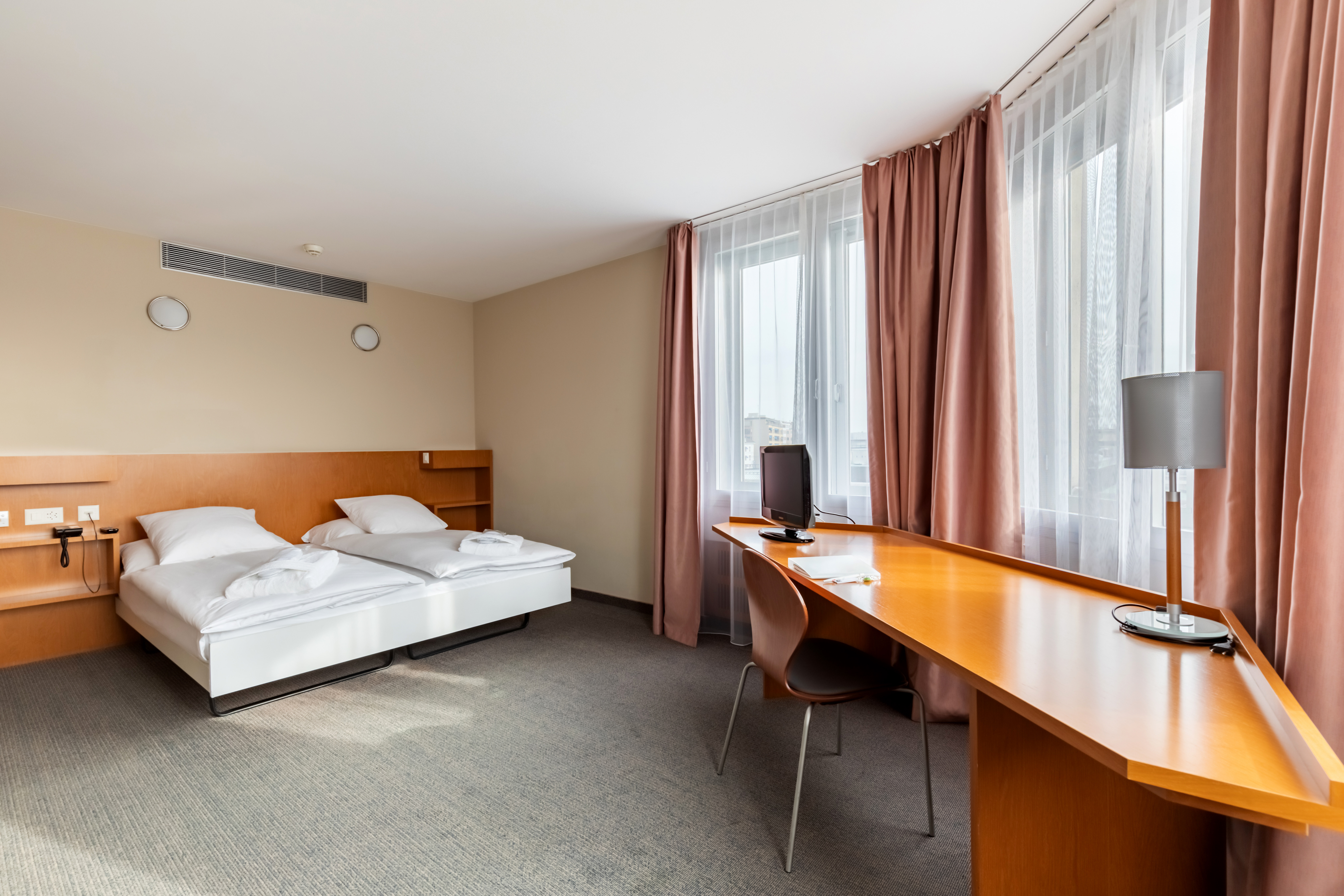 ROOM, TWIN BEDS