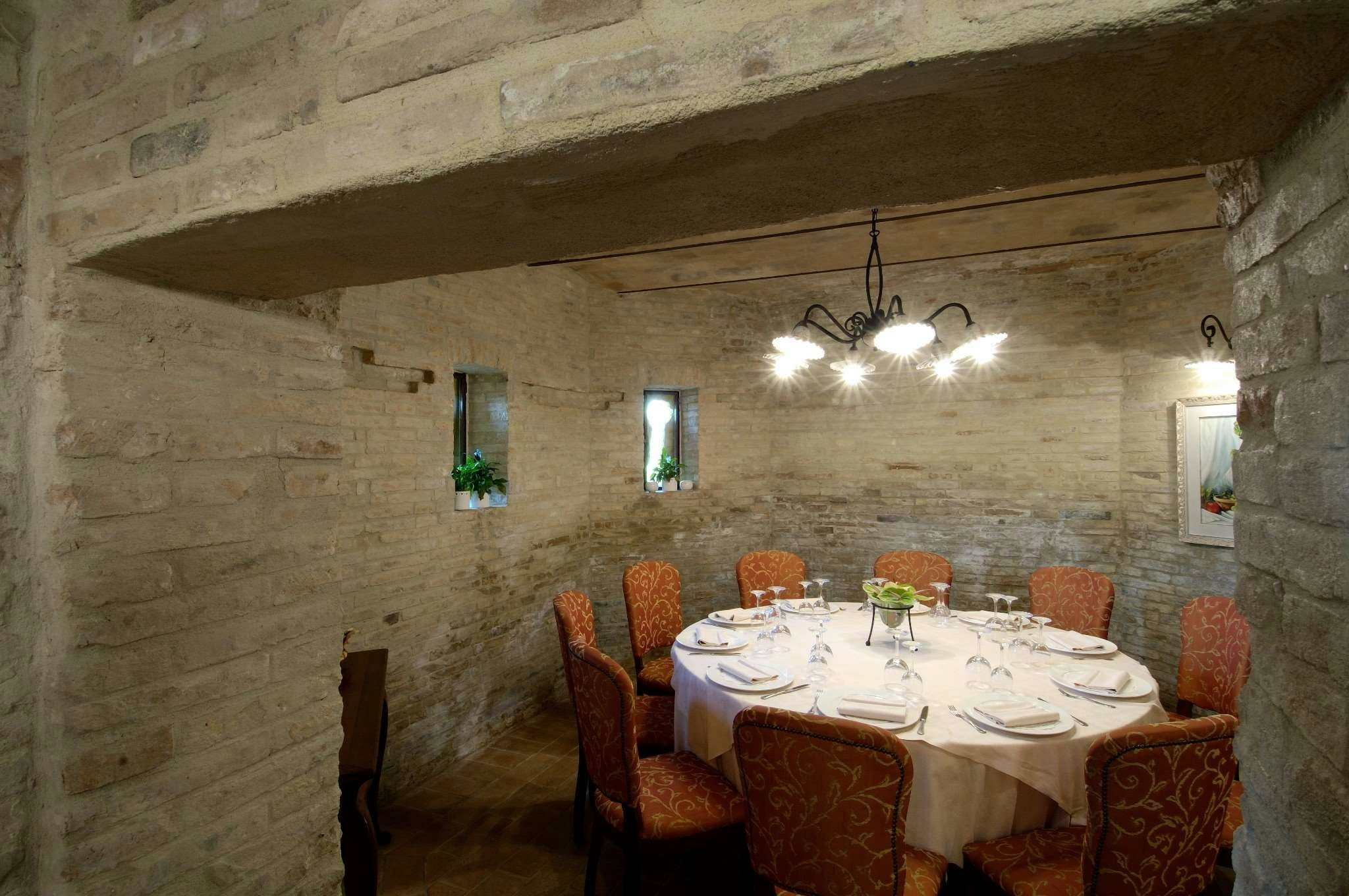 Castello Montegiove 12/16