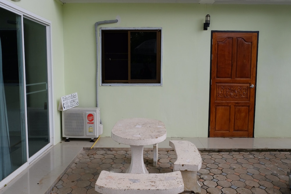 Chomlay Restaurant & Room For Rent 27/27