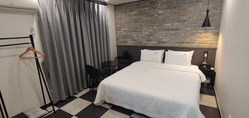 Iu Motel Changwon 13/41