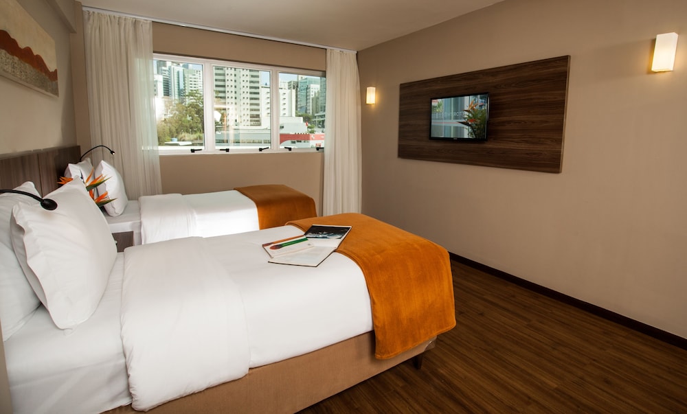 Bh Raja Hotel 26/46