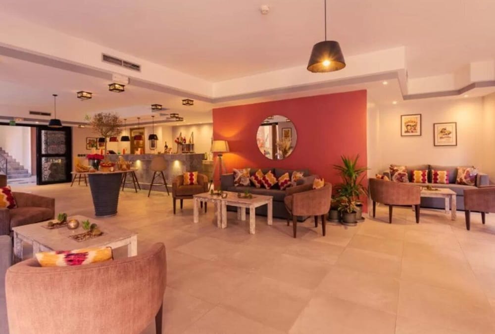 Dellarosa Boutique Hotel & Spa 58/70