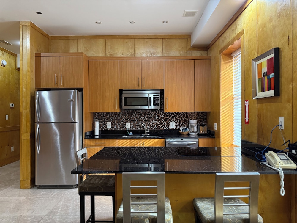 The Eldon Luxury Suites 48/51