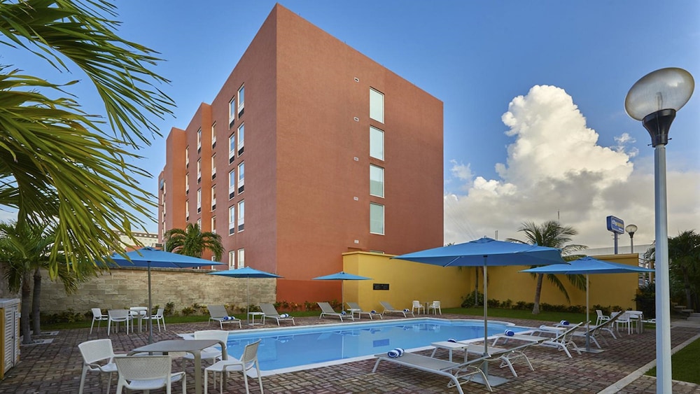 City Express by Marriott Cancun 7/68