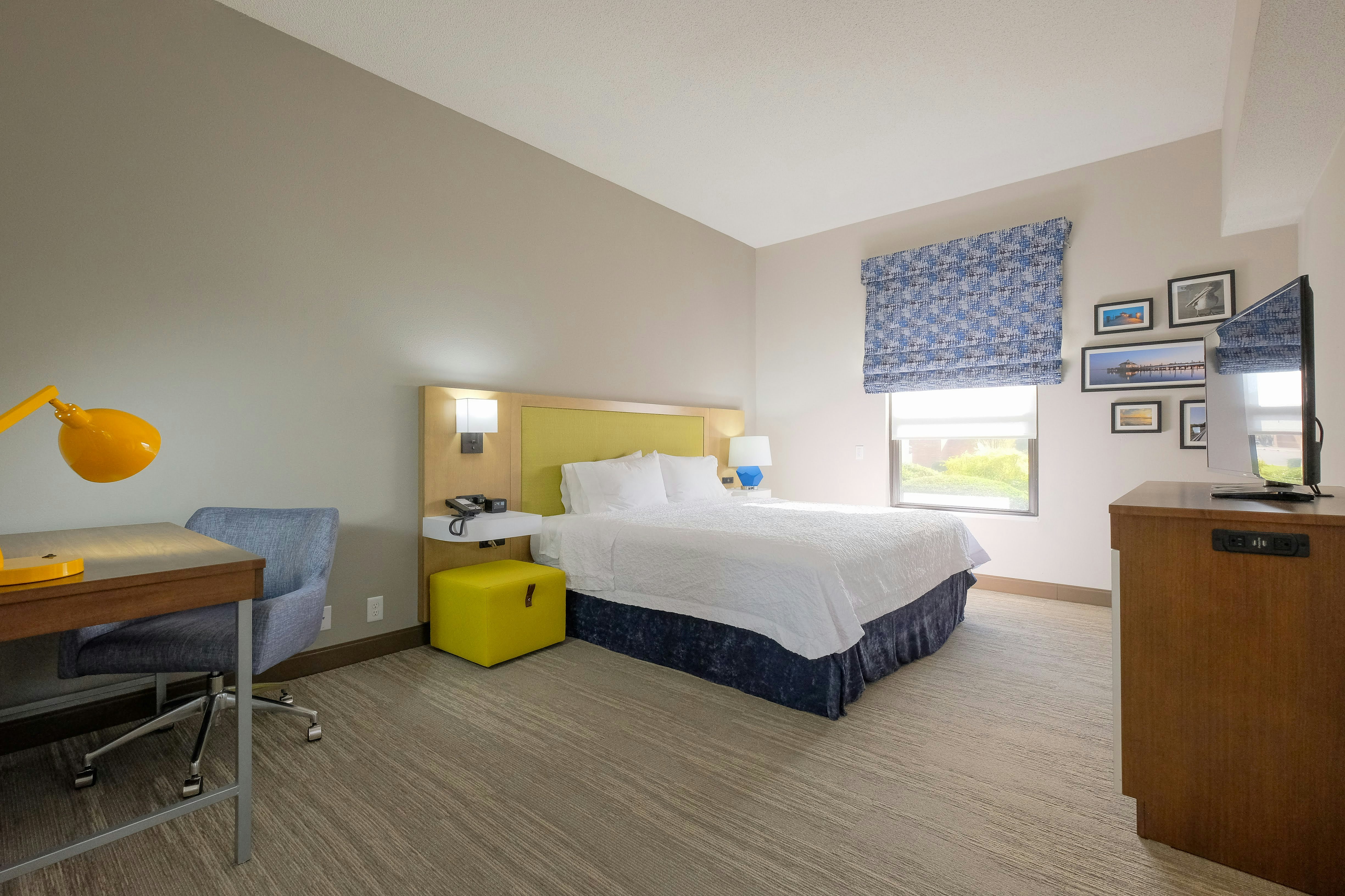 Suite, King Bed, Accessible
