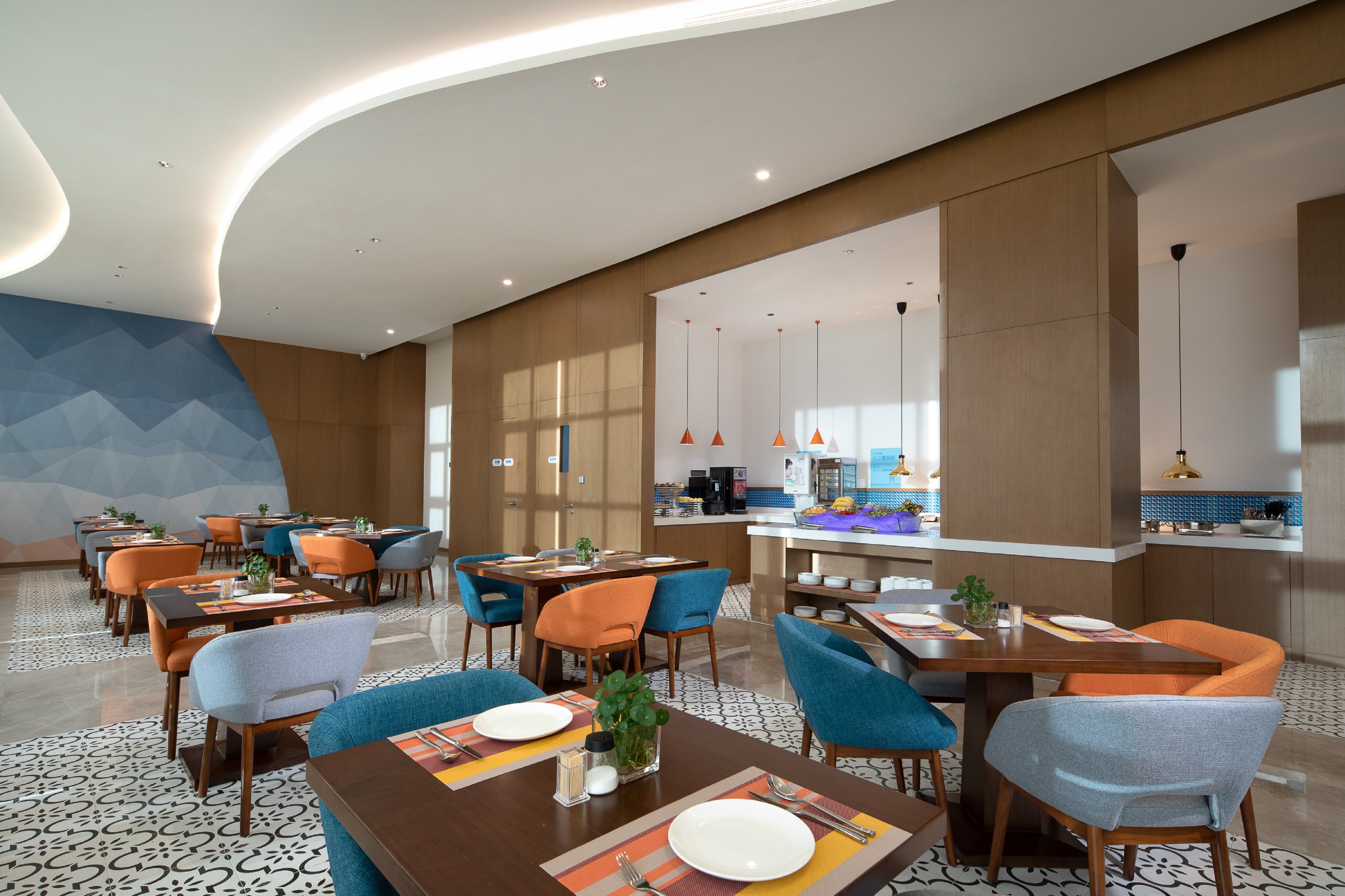 Holiday Inn Express Chengdu Longquanyi North 32/48