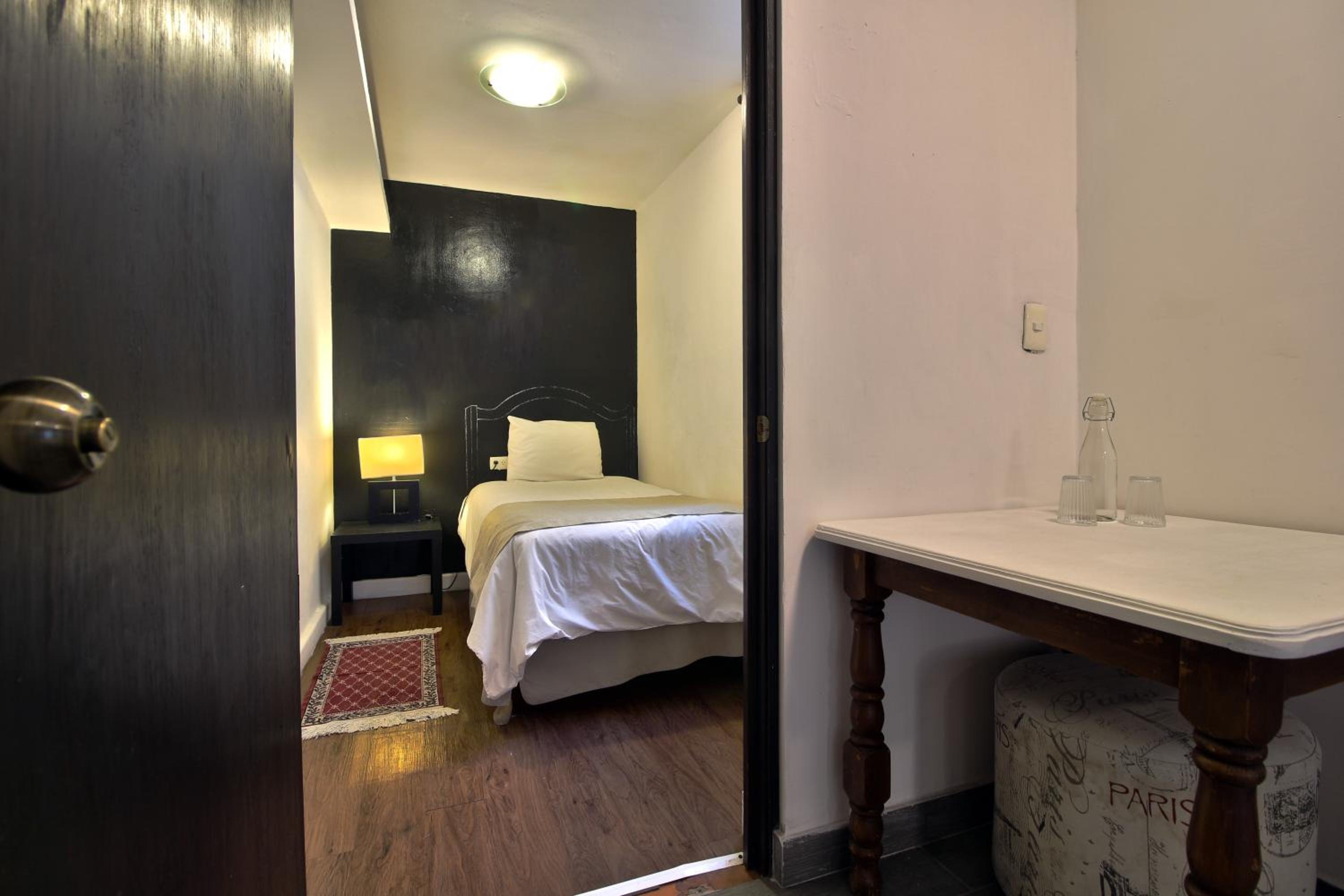Hostal Punto 79 30/50