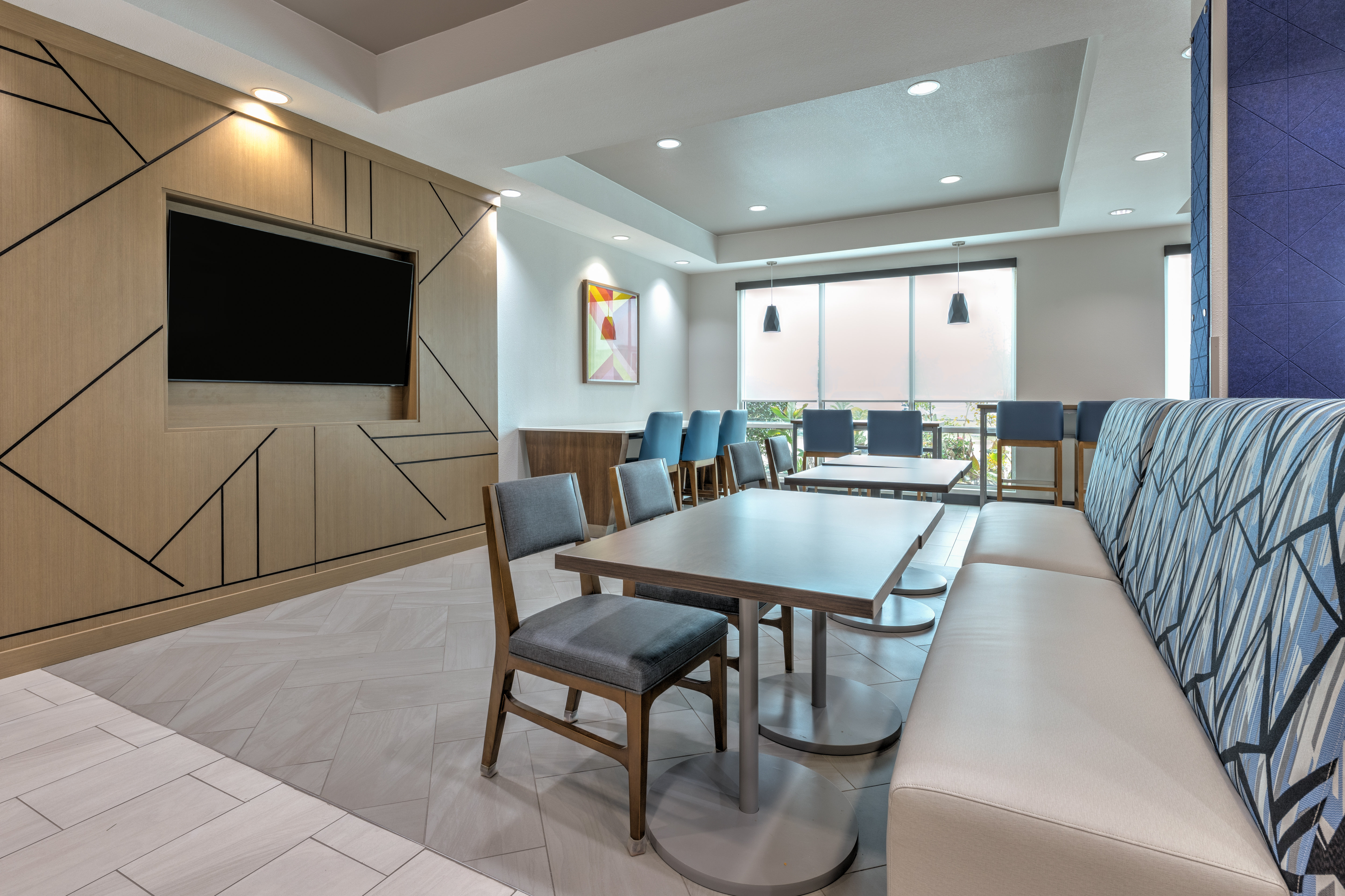 Holiday Inn Express Hotel Suites Athens 43/47