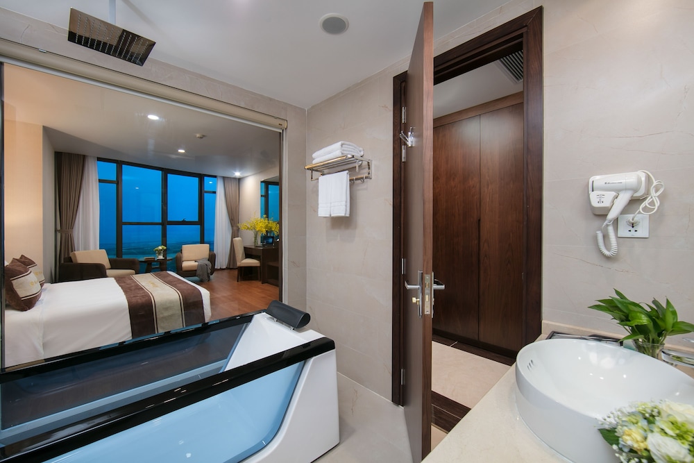 Ha Long Marina Hotel 32/32