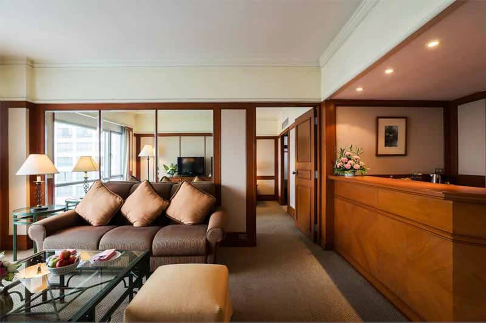 Bangkok Palace Hotel 9/75