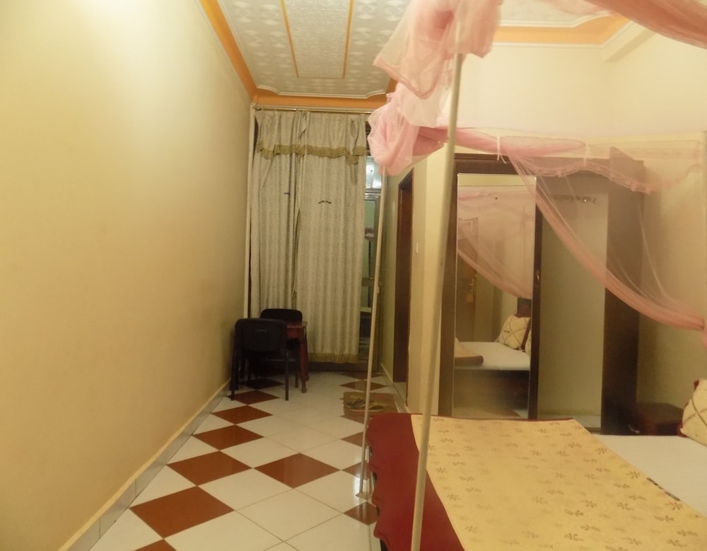 Hotel B Plus 13/23