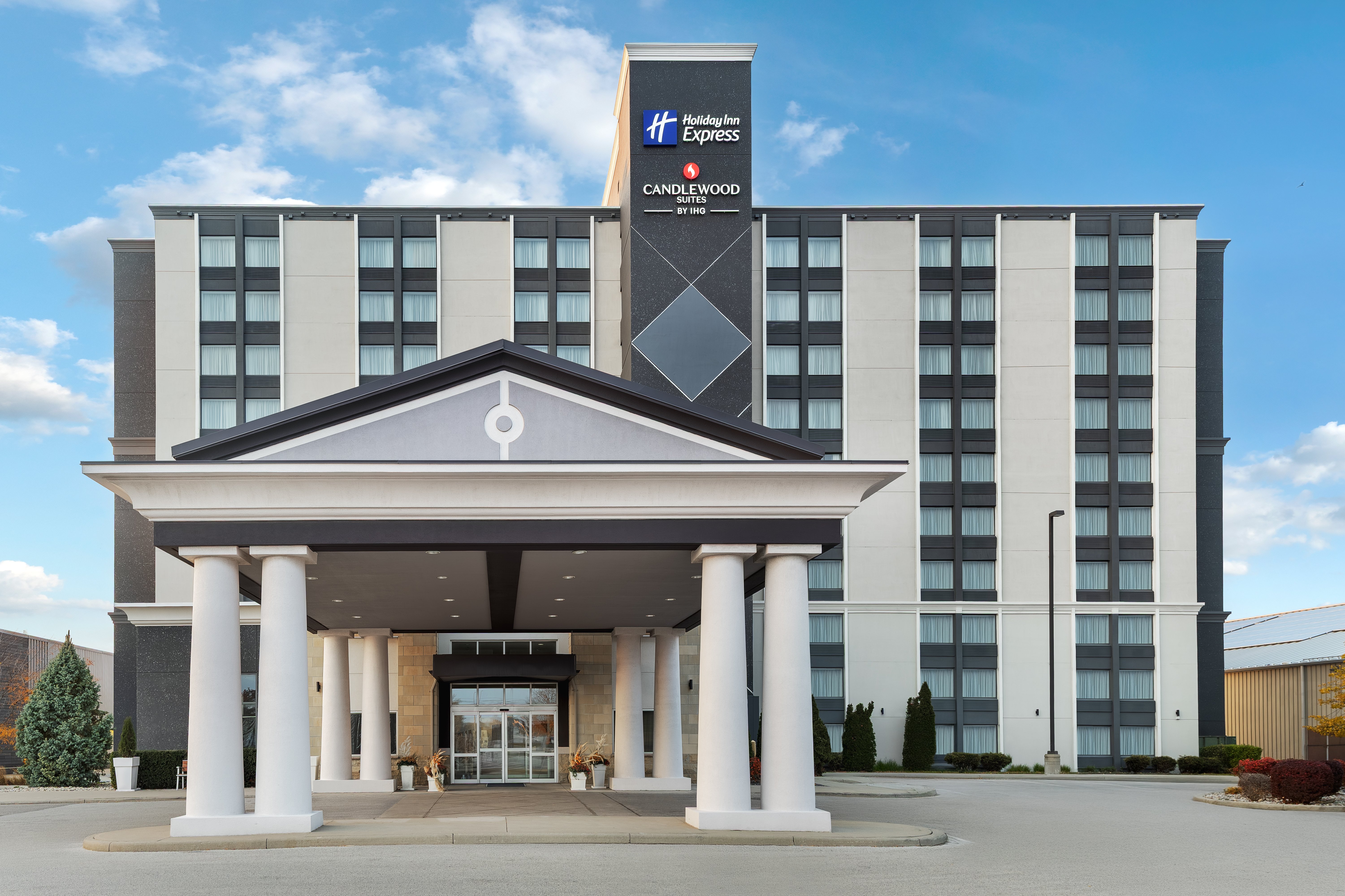 Holiday Inn Express Suites Chatham South 5/75