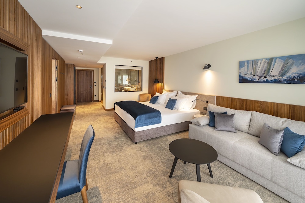Riva Luxury Hotel 40/69