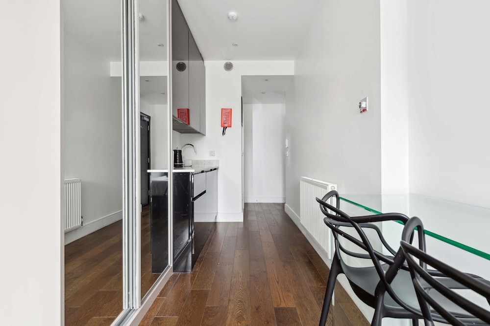 Valet Apartments Golden Square 13/22