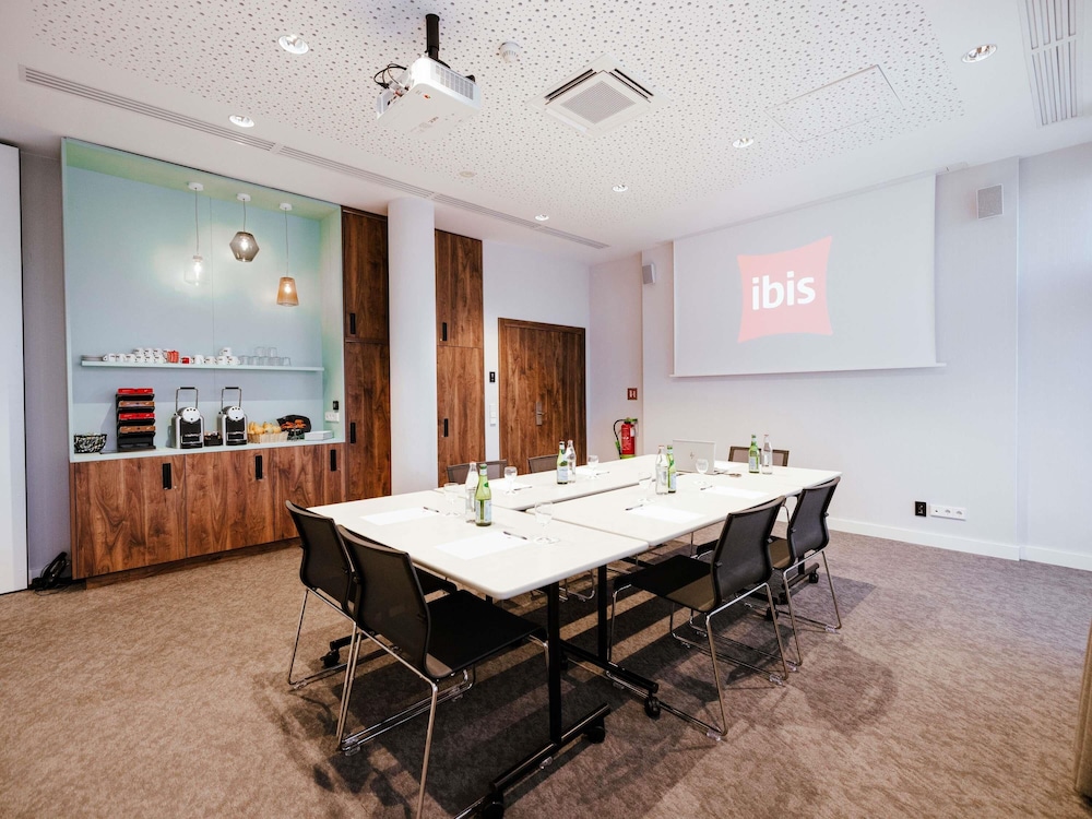 ibis Luxembourg Aeroport 67/74