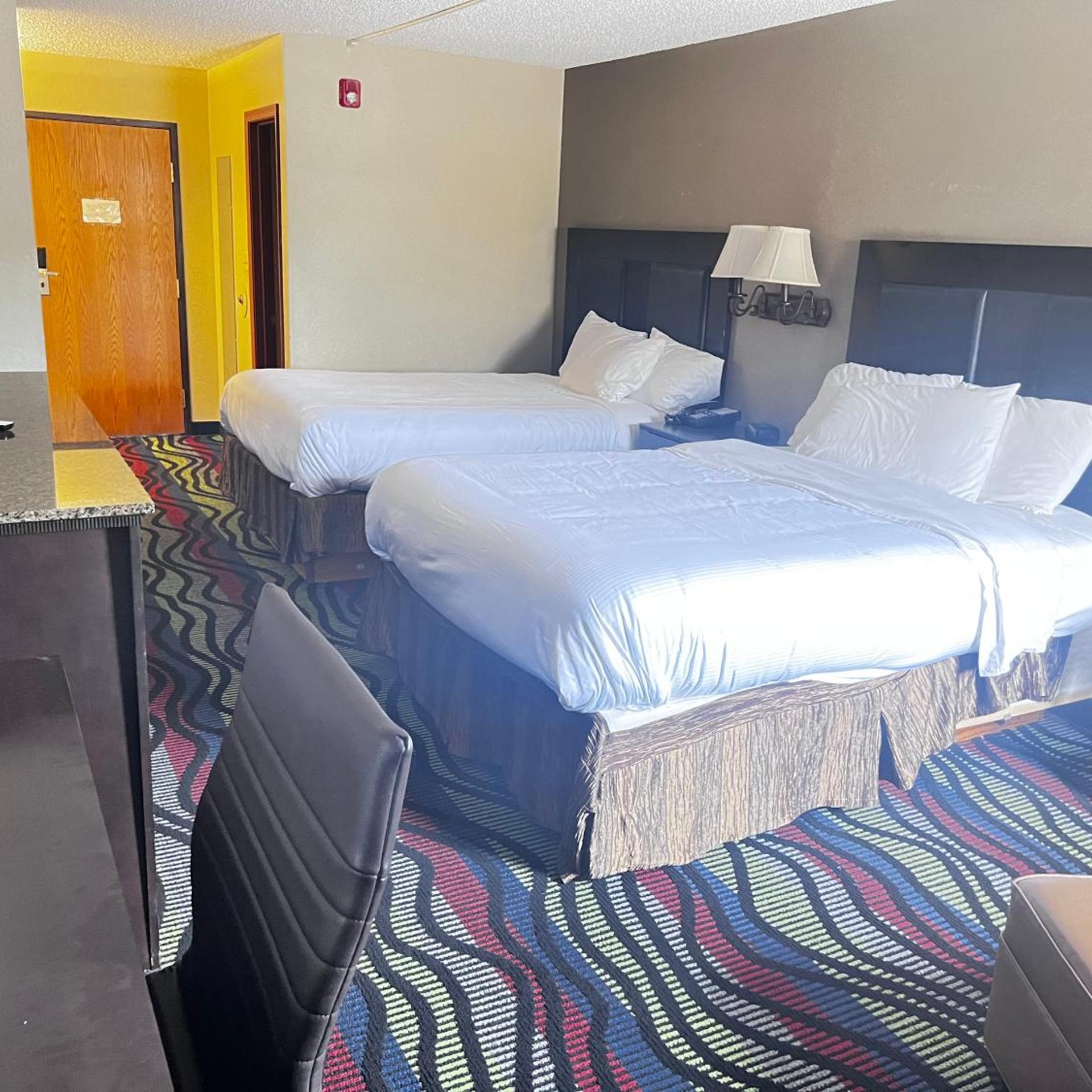 Standard, Queen Bed