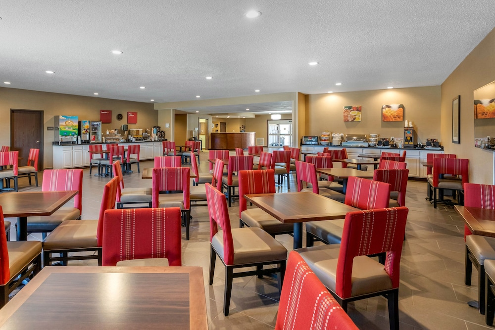 Comfort Suites Cedar Falls Industrial Park 28/34