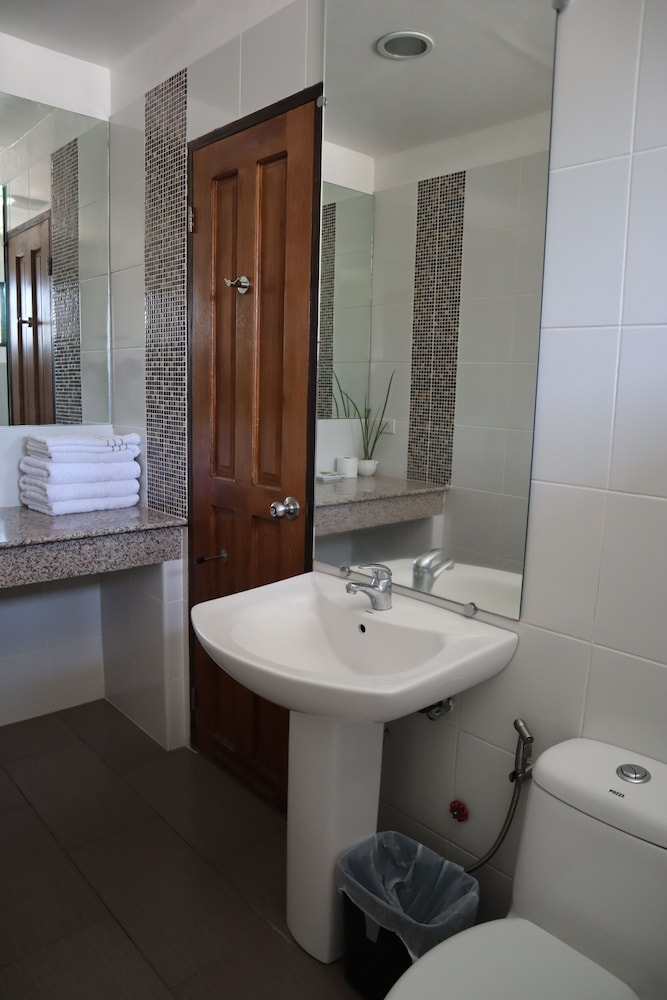 Domicilio Lorenzo Apartelle 67/71