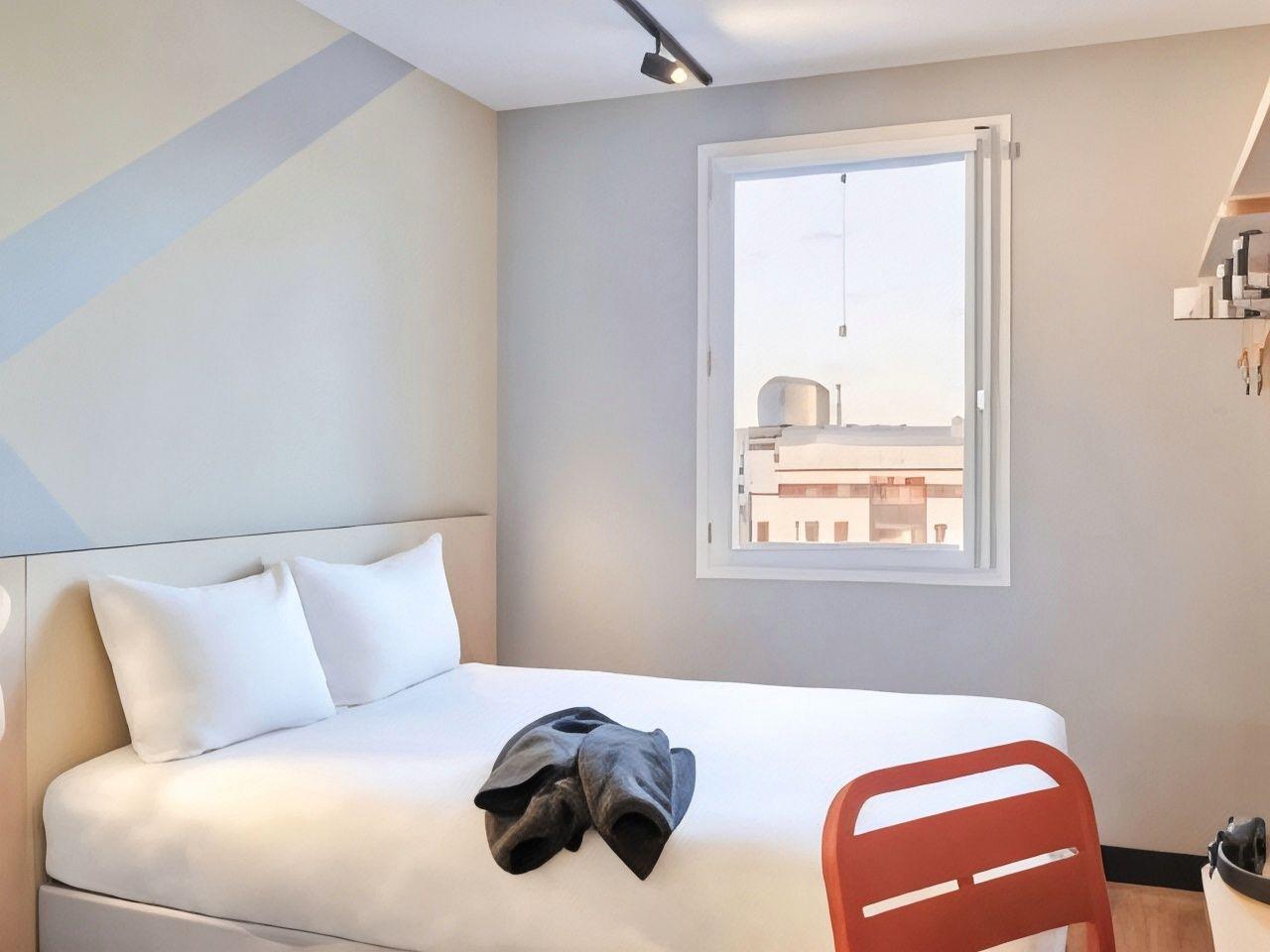 HOTEL AVENIR VAUGIRARD 8/19