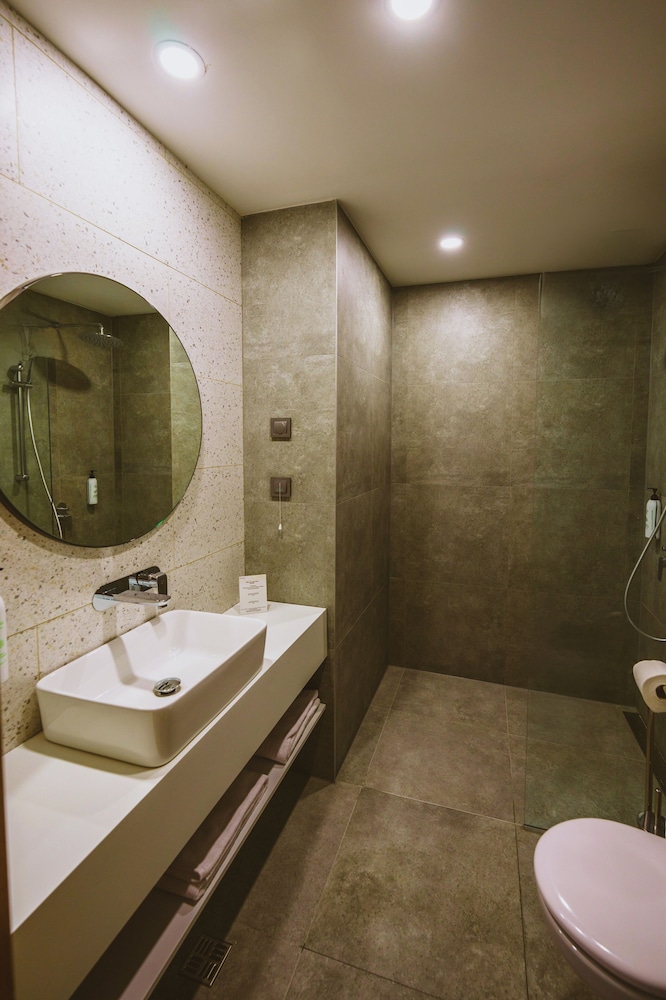 B1 Downtown Hotel 48/54