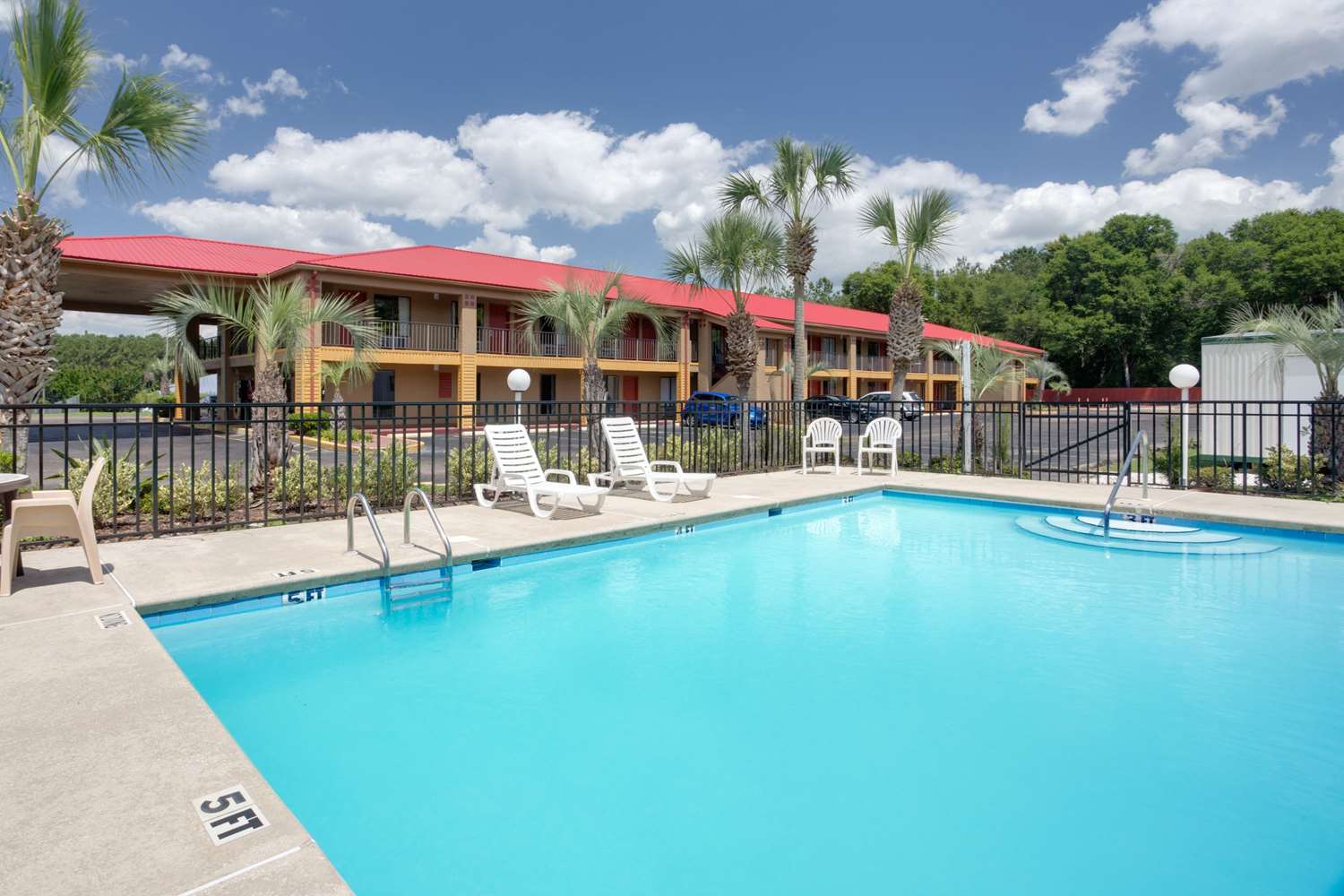 Super 8 By Wyndham Defuniak Springs 6/18