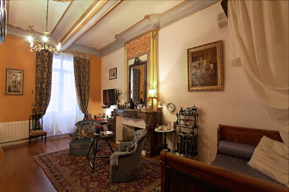Hotel Renaissance 68/77