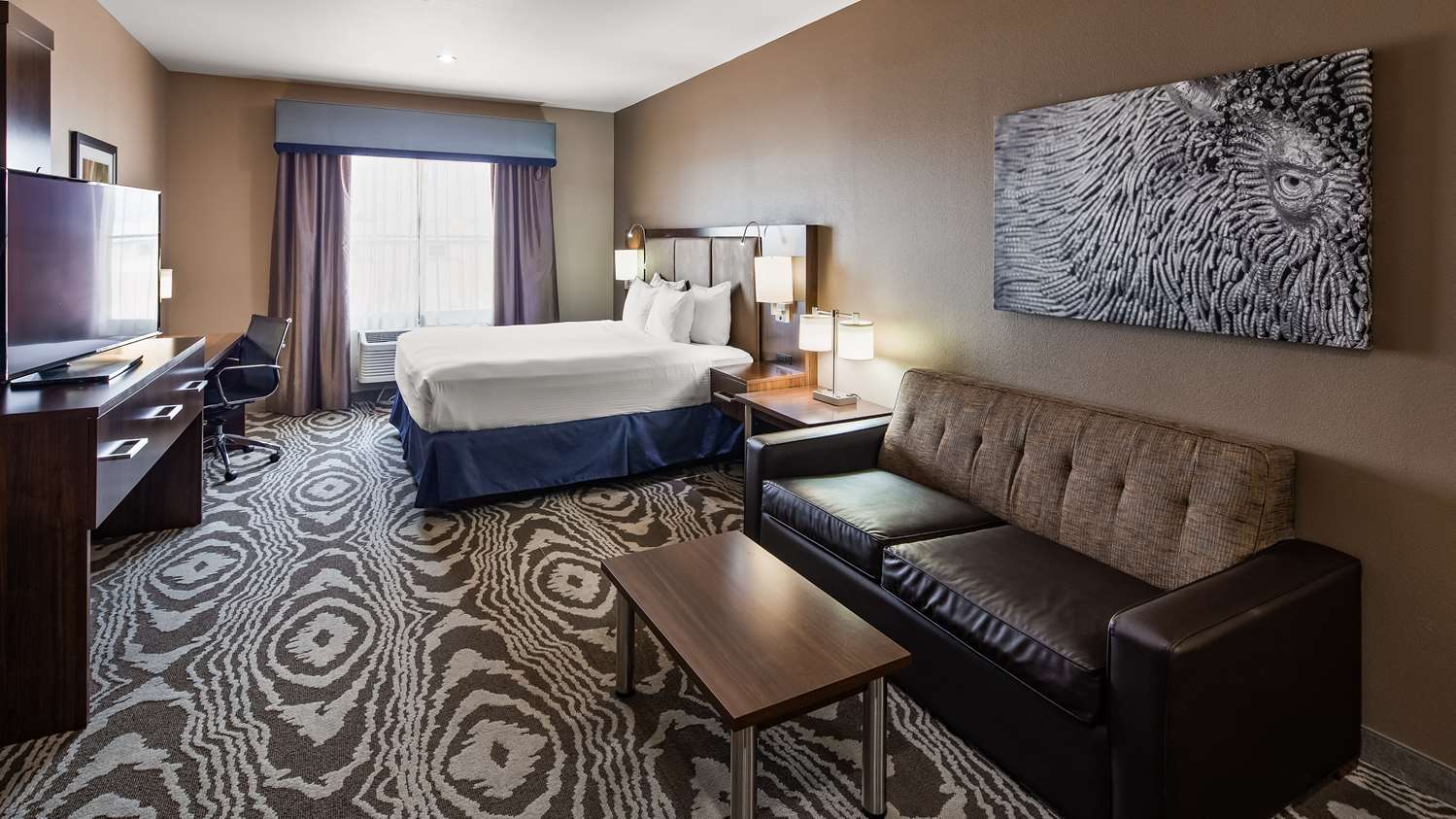 جناح بسرير كينج مع أريكة، Best Western Plus Williston Hotel & Suites 5/8
