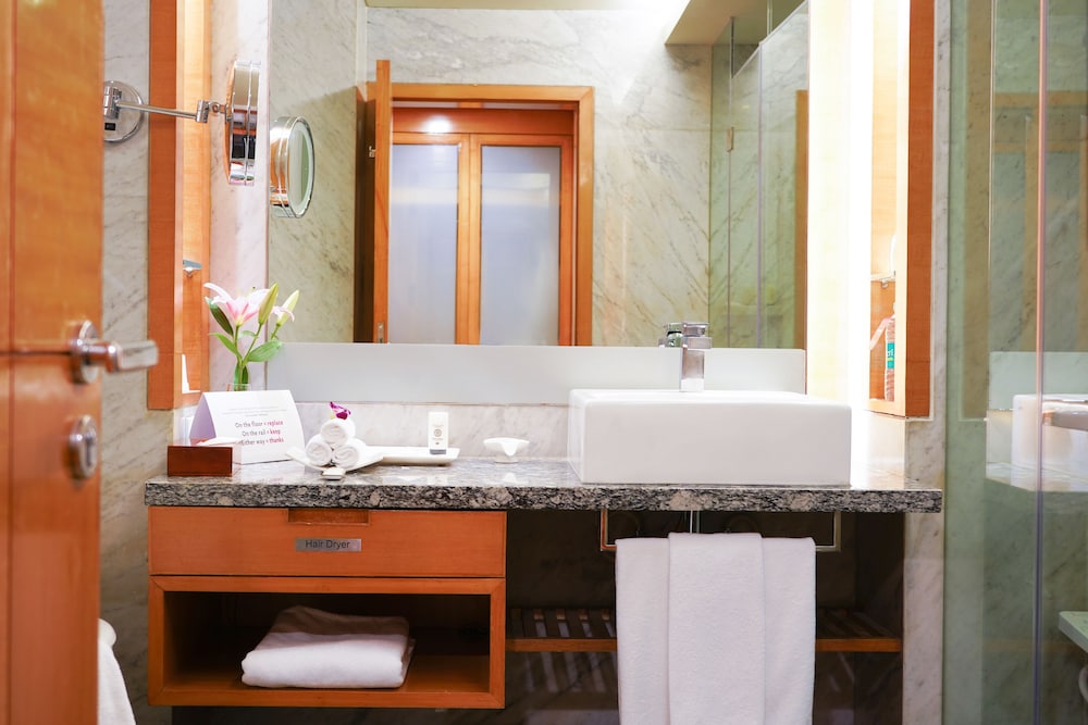 Crowne Plaza Gurgaon 30/82