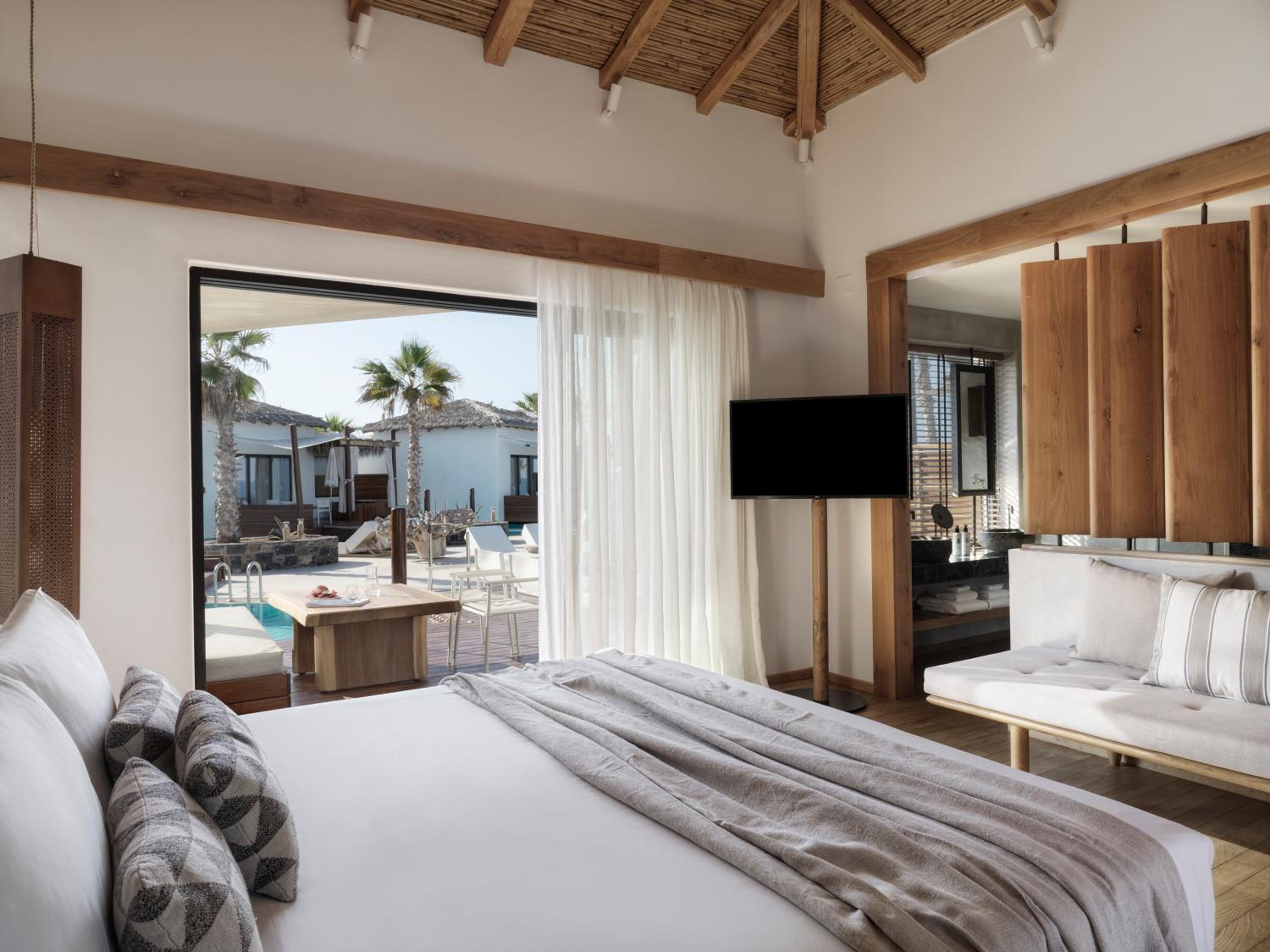 Grand, Overwater, Bungalow, Outdoor Jetted Tub